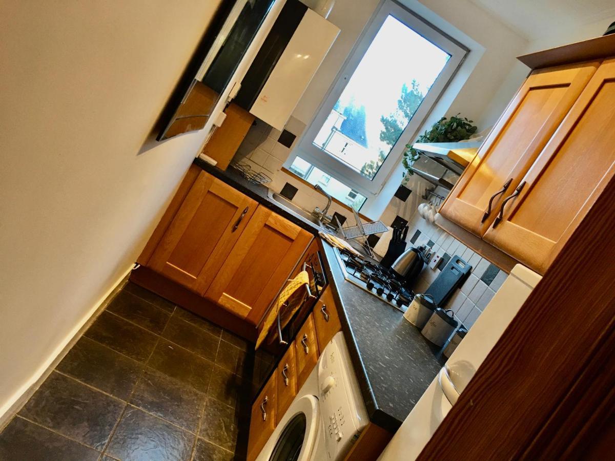 Cosy 2 Bedroom Central Apartment - Free Parking, Free Wifi Aberdeen Ngoại thất bức ảnh