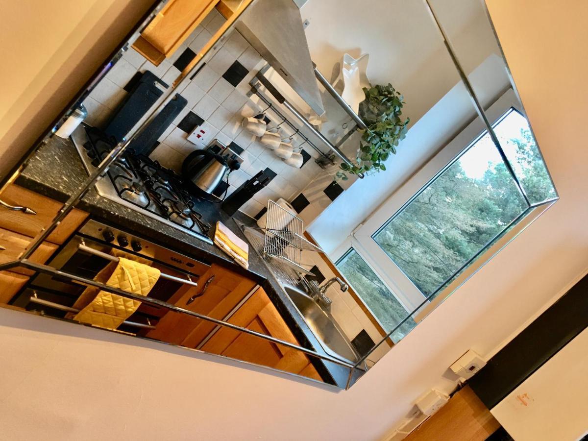 Cosy 2 Bedroom Central Apartment - Free Parking, Free Wifi Aberdeen Ngoại thất bức ảnh